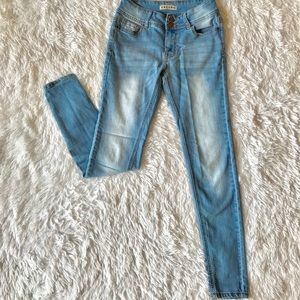 Like New, Light Wash Skinny Jeans